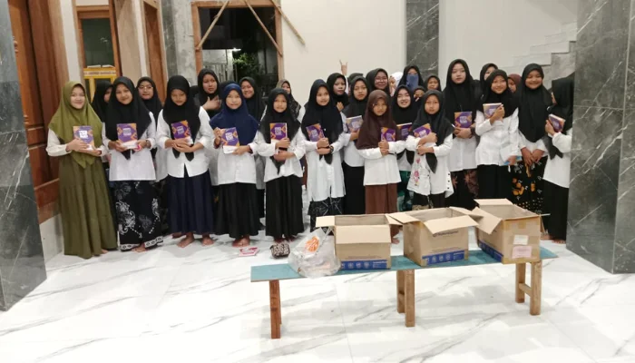 DISTRIBUSI ALQURAN  RUMAH TAHFIDZ ALFATIHAH DI DEMAK