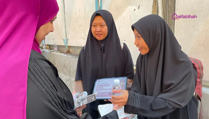 Sedekah Nasi Baitullah : 400 Box Nasi Tersebar untuk Tamu Allah di Riyadh