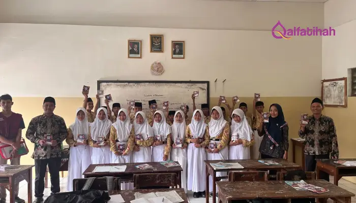 Laporan Distribusi Program Wakaf Quran Yayasan Alfatihah Bagikan Ribuan Mushaf dan Iqra 1