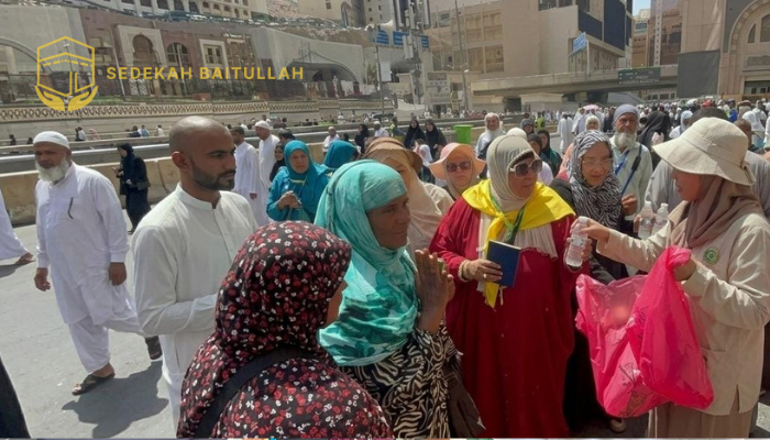 250 Jamaah Umrah Terima Manfaat Program Sedekah Sajadah Baitullah di Sekitar Masjidil Haram