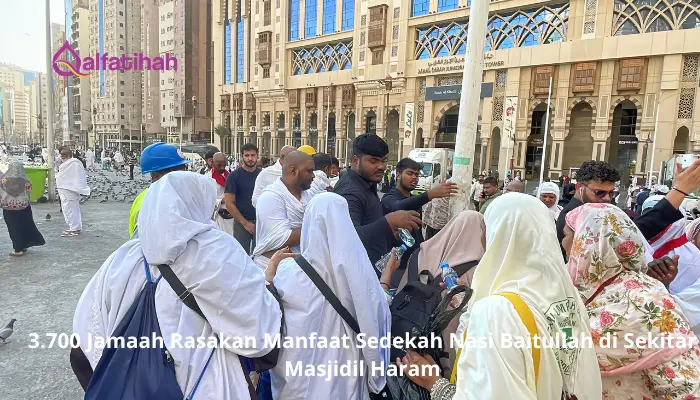 3.700 Jamaah Rasakan Manfaat Sedekah Nasi Baitullah di Sekitar Masjidil Haram